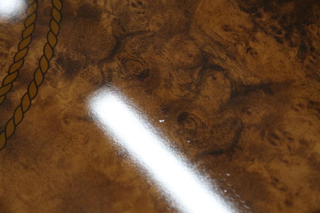 中古　美品　イタリア輸入家具　ガラス天板付き　ウォールナット材　艶のある質感が高級感と上品さを演出するオーバルダイニングテーブル　(R-083246)