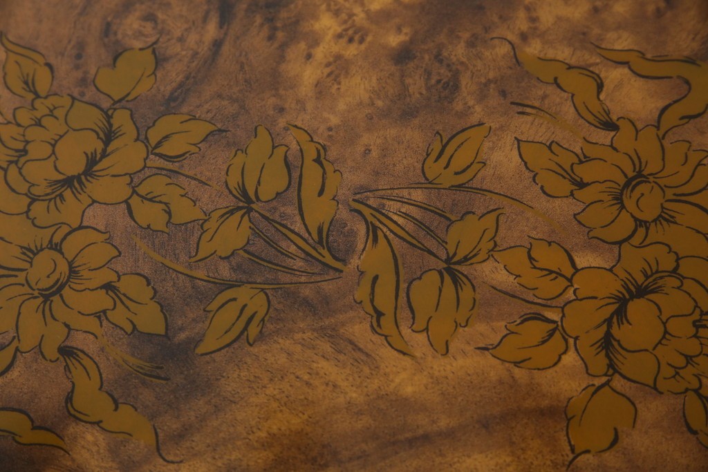 中古　美品　イタリア輸入家具　ガラス天板付き　ウォールナット材　艶のある質感が高級感と上品さを演出するオーバルダイニングテーブル　(R-083246)