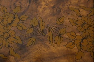 中古　美品　イタリア輸入家具　ガラス天板付き　ウォールナット材　艶のある質感が高級感と上品さを演出するオーバルダイニングテーブル　(R-083246)