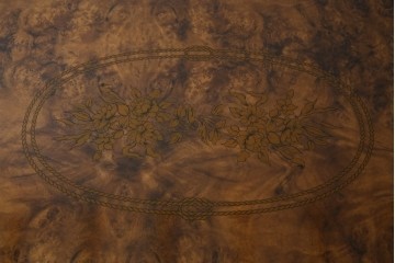 中古　美品　イタリア輸入家具　ガラス天板付き　ウォールナット材　艶のある質感が高級感と上品さを演出するオーバルダイニングテーブル　(R-083246)