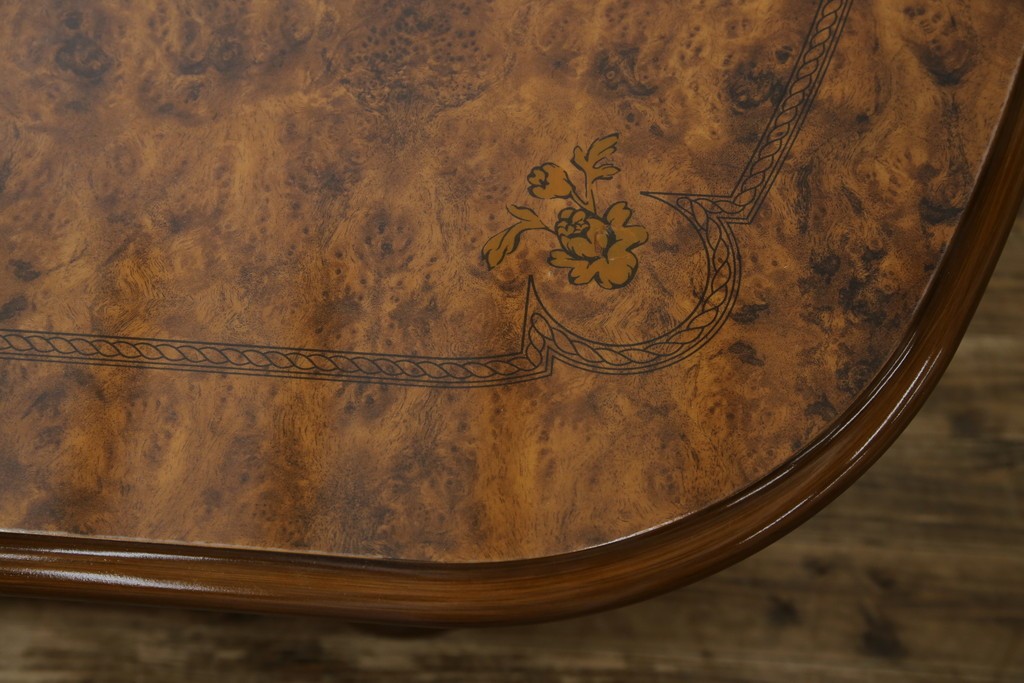 中古　美品　イタリア輸入家具　ガラス天板付き　ウォールナット材　艶のある質感が高級感と上品さを演出するオーバルダイニングテーブル　(R-083246)