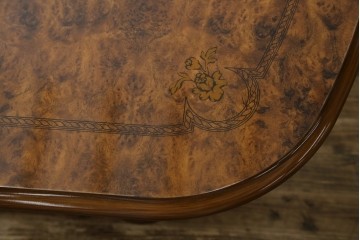 中古　美品　イタリア輸入家具　ガラス天板付き　ウォールナット材　艶のある質感が高級感と上品さを演出するオーバルダイニングテーブル　(R-083246)