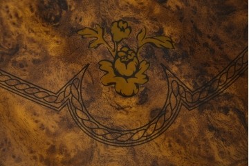 中古　美品　イタリア輸入家具　ガラス天板付き　ウォールナット材　艶のある質感が高級感と上品さを演出するオーバルダイニングテーブル　(R-083246)