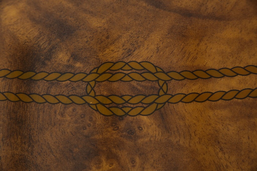 中古　美品　イタリア輸入家具　ガラス天板付き　ウォールナット材　艶のある質感が高級感と上品さを演出するオーバルダイニングテーブル　(R-083246)