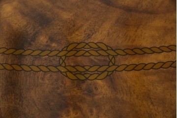 中古　美品　イタリア輸入家具　ガラス天板付き　ウォールナット材　艶のある質感が高級感と上品さを演出するオーバルダイニングテーブル　(R-083246)