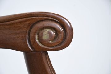 中古　美品　高級輸入家具エクセレンテ取り扱い　ウォールナットXゴールド　バロッコ(バロック)　繊細な彫刻が施された装飾が優雅な雰囲気を醸し出すアームチェア(サロンチェア、椅子、イス、バラ売り可能)(定価4脚で約49万円)(R-083247)