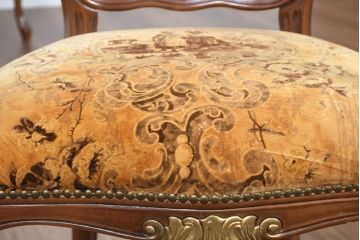 中古　美品　高級輸入家具エクセレンテ取り扱い　ウォールナットXゴールド　バロッコ(バロック)　繊細な彫刻が施された装飾が優雅な雰囲気を醸し出すアームチェア(サロンチェア、椅子、イス、バラ売り可能)(定価4脚で約49万円)(R-083247)