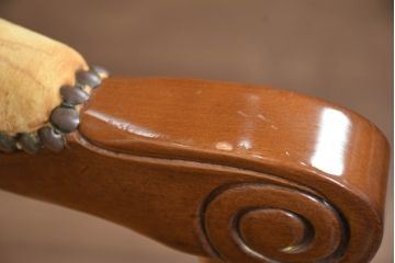 中古　美品　高級輸入家具エクセレンテ取り扱い　ウォールナットXゴールド　バロッコ(バロック)　繊細な彫刻が施された装飾が優雅な雰囲気を醸し出すアームチェア(サロンチェア、椅子、イス、バラ売り可能)(定価4脚で約49万円)(R-083247)