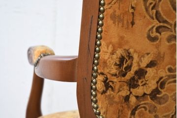 中古　美品　高級輸入家具エクセレンテ取り扱い　ウォールナットXゴールド　バロッコ(バロック)　繊細な彫刻が施された装飾が優雅な雰囲気を醸し出すアームチェア(サロンチェア、椅子、イス、バラ売り可能)(定価4脚で約49万円)(R-083247)