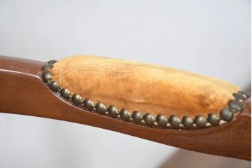 中古　美品　高級輸入家具エクセレンテ取り扱い　ウォールナットXゴールド　バロッコ(バロック)　繊細な彫刻が施された装飾が優雅な雰囲気を醸し出すアームチェア(サロンチェア、椅子、イス、バラ売り可能)(定価4脚で約49万円)(R-083247)