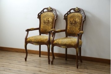 中古　美品　高級輸入家具エクセレンテ取り扱い　ウォールナットXゴールド　バロッコ(バロック)　繊細な彫刻が施された装飾が優雅な雰囲気を醸し出すアームチェア2脚　セット定価2脚で約24万5千円　(R-083247)