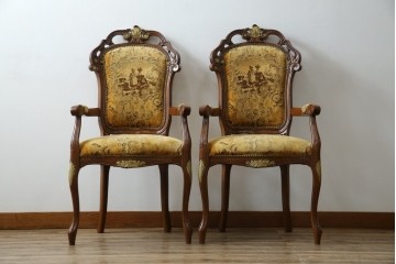 中古　美品　高級輸入家具エクセレンテ取り扱い　ウォールナットXゴールド　バロッコ(バロック)　繊細な彫刻が施された装飾が優雅な雰囲気を醸し出すアームチェア2脚　セット定価2脚で約24万5千円　(R-083247)