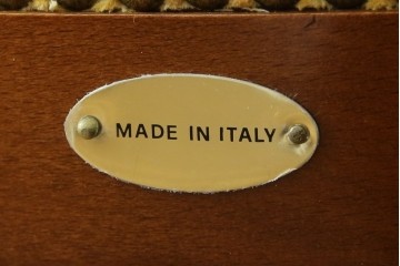 中古　美品　高級輸入家具エクセレンテ取り扱い　ウォールナットXゴールド　バロッコ(バロック)　繊細な彫刻が施された装飾が優雅な雰囲気を醸し出すアームチェア2脚　セット定価2脚で約24万5千円　(R-083247)