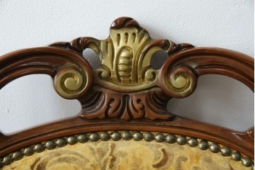 中古　美品　高級輸入家具エクセレンテ取り扱い　ウォールナットXゴールド　バロッコ(バロック)　繊細な彫刻が施された装飾が優雅な雰囲気を醸し出すアームチェア2脚　セット定価2脚で約24万5千円　(R-083247)