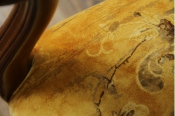 中古　美品　高級輸入家具エクセレンテ取り扱い　ウォールナットXゴールド　バロッコ(バロック)　繊細な彫刻が施された装飾が優雅な雰囲気を醸し出すアームチェア2脚　セット定価2脚で約24万5千円　(R-083247)