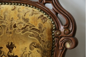 中古　美品　高級輸入家具エクセレンテ取り扱い　ウォールナットXゴールド　バロッコ(バロック)　繊細な彫刻が施された装飾が優雅な雰囲気を醸し出すアームチェア2脚　セット定価2脚で約24万5千円　(R-083247)