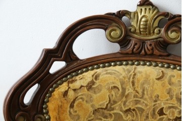 中古　美品　高級輸入家具エクセレンテ取り扱い　ウォールナットXゴールド　バロッコ(バロック)　繊細な彫刻が施された装飾が優雅な雰囲気を醸し出すアームチェア2脚　セット定価2脚で約24万5千円　(R-083247)