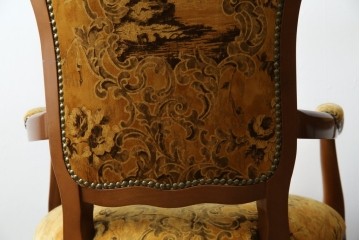 中古　美品　高級輸入家具エクセレンテ取り扱い　ウォールナットXゴールド　バロッコ(バロック)　繊細な彫刻が施された装飾が優雅な雰囲気を醸し出すアームチェア2脚　セット定価2脚で約24万5千円　(R-083247)