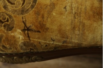 中古　美品　高級輸入家具エクセレンテ取り扱い　ウォールナットXゴールド　バロッコ(バロック)　繊細な彫刻が施された装飾が優雅な雰囲気を醸し出すアームチェア2脚　セット定価2脚で約24万5千円　(R-083247)