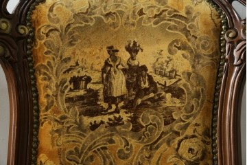 中古　美品　高級輸入家具エクセレンテ取り扱い　ウォールナットXゴールド　バロッコ(バロック)　繊細な彫刻が施された装飾が優雅な雰囲気を醸し出すアームチェア2脚　セット定価2脚で約24万5千円　(R-083247)