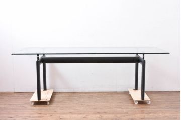 中古　Cassina(カッシーナ)　ル・コルビュジエ(Le Corbusier)　リプロダクト　LC6　すっきりしたデザインでどんな空間にもなじむDテーブル(ダイニングテーブル、4人掛け、6人掛け、食卓、作業台、4人用、6人用)(定価約20万円)(R-083248)