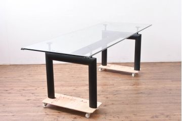 中古　Cassina(カッシーナ)　ル・コルビュジエ(Le Corbusier)　リプロダクト　LC6　すっきりしたデザインでどんな空間にもなじむDテーブル(ダイニングテーブル、4人掛け、6人掛け、食卓、作業台、4人用、6人用)(定価約20万円)(R-083248)