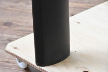 中古　Cassina(カッシーナ)　ル・コルビュジエ(Le Corbusier)　リプロダクト　LC6　すっきりしたデザインでどんな空間にもなじむDテーブル(ダイニングテーブル、4人掛け、6人掛け、食卓、作業台、4人用、6人用)(定価約20万円)(R-083248)