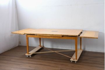 中古　イタリア　Giorgio Collection(ジョルジオコレクション)　美しいパーケットリー天板と便利なドローリーフ機能を備えたダイニングテーブル(エクステンションテーブル、伸長式テーブル、拡張式テーブル、食卓、4人掛け、6人掛け、4人用、6人用)(定価約350万円)(R-083249)