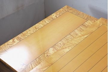 中古　イタリア　Giorgio Collection(ジョルジオコレクション)　美しいパーケットリー天板と便利なドローリーフ機能を備えたダイニングテーブル(エクステンションテーブル、伸長式テーブル、拡張式テーブル、食卓、4人掛け、6人掛け、4人用、6人用)(定価約350万円)(R-083249)