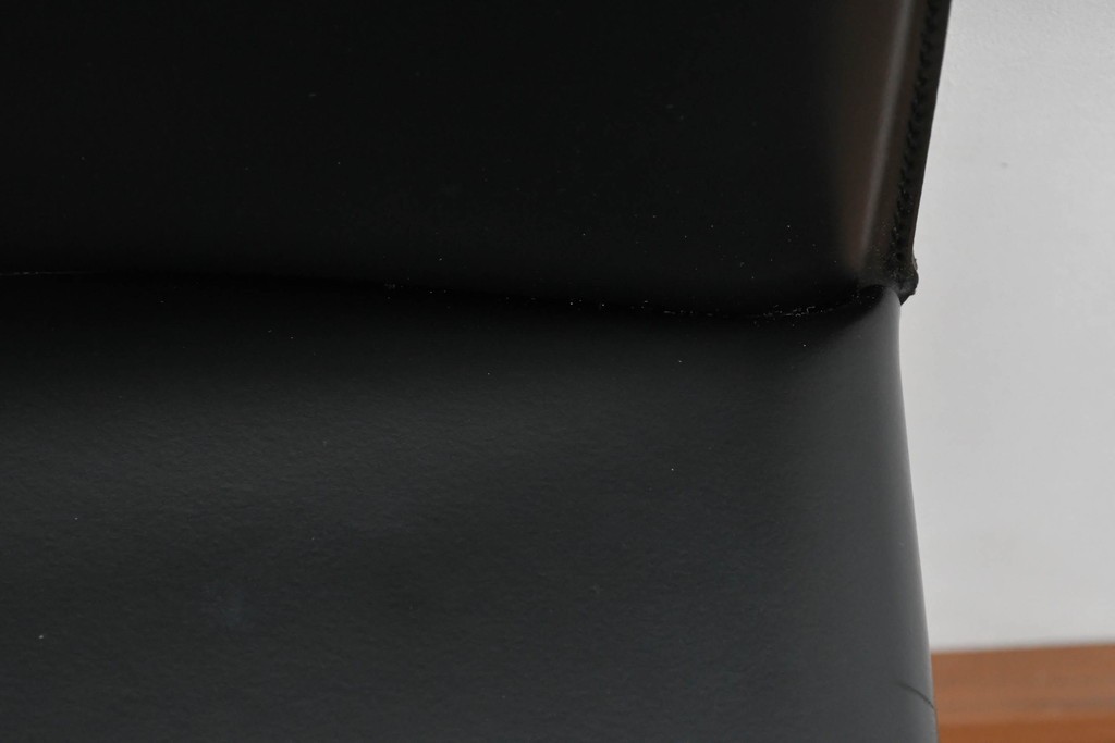 中古　イタリア　calligaris(カリガリス)　本革製ダイニングチェア3脚セット　※座面内部のウレタンに劣化有り　(R-083250)