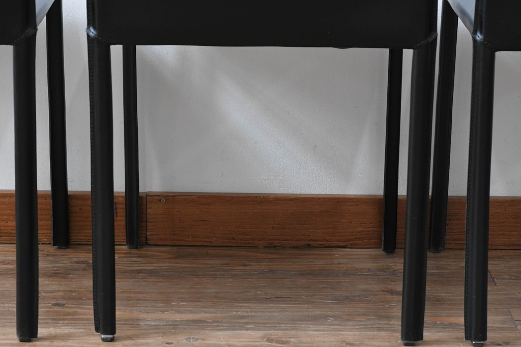 中古　イタリア　calligaris(カリガリス)　本革製ダイニングチェア3脚セット　※座面内部のウレタンに劣化有り　(R-083250)
