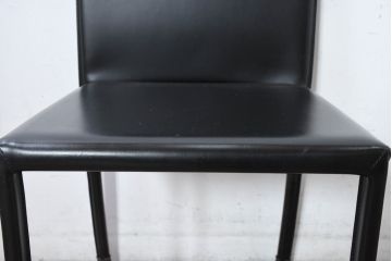 中古　美品　イタリア　calligaris(カリガリス)　本革　洗練されたデザインで高級感と快適さを兼ね備えた上質なダイニングチェア4脚セット(レザー、イス、椅子、ばら売可能)(R-083250)