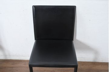 中古　美品　イタリア　calligaris(カリガリス)　本革　洗練されたデザインで高級感と快適さを兼ね備えた上質なダイニングチェア4脚セット(レザー、イス、椅子、ばら売可能)(R-083250)