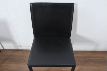 中古　美品　イタリア　calligaris(カリガリス)　本革　洗練されたデザインで高級感と快適さを兼ね備えた上質なダイニングチェア4脚セット(レザー、イス、椅子、ばら売可能)(R-083250)