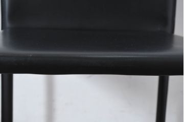 中古　美品　イタリア　calligaris(カリガリス)　本革　洗練されたデザインで高級感と快適さを兼ね備えた上質なダイニングチェア4脚セット(レザー、イス、椅子、ばら売可能)(R-083250)