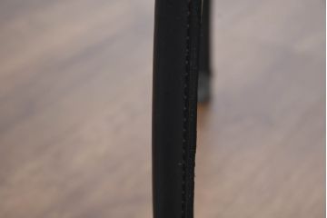 中古　美品　イタリア　calligaris(カリガリス)　本革　洗練されたデザインで高級感と快適さを兼ね備えた上質なダイニングチェア4脚セット(レザー、イス、椅子、ばら売可能)(R-083250)