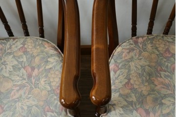 中古　カリモク家具(karimoku)　ゆったりと座れるキャスター付きダイニングアームチェア4脚セット　定価4脚で約32万円　(R-083251)
