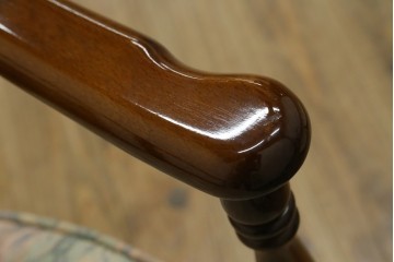 中古　カリモク家具(karimoku)　ゆったりと座れるキャスター付きダイニングアームチェア4脚セット　定価4脚で約32万円　(R-083251)