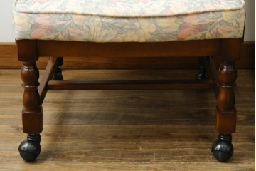 中古　カリモク家具(karimoku)　ゆったりと座れるキャスター付きダイニングアームチェア4脚セット　定価4脚で約32万円　(R-083251)