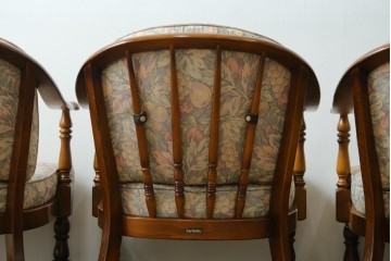 中古　カリモク家具(karimoku)　ゆったりと座れるキャスター付きダイニングアームチェア4脚セット　定価4脚で約32万円　(R-083251)