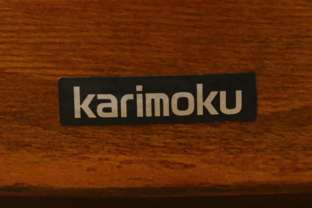 中古　カリモク家具(karimoku)　ゆったりと座れるキャスター付きダイニングアームチェア4脚セット　定価4脚で約32万円　(R-083251)