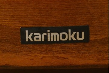 中古　カリモク家具(karimoku)　ゆったりと座れるキャスター付きダイニングアームチェア4脚セット　定価4脚で約32万円　(R-083251)
