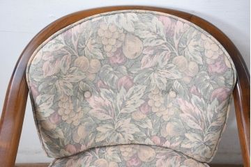 中古　カリモク家具(karimoku)　ゆったりと座れるキャスター付きダイニングアームチェア4脚セット(ダイニングチェア、イス、椅子、バラ売り可能)(定価4脚で約32万円)(R-083251)
