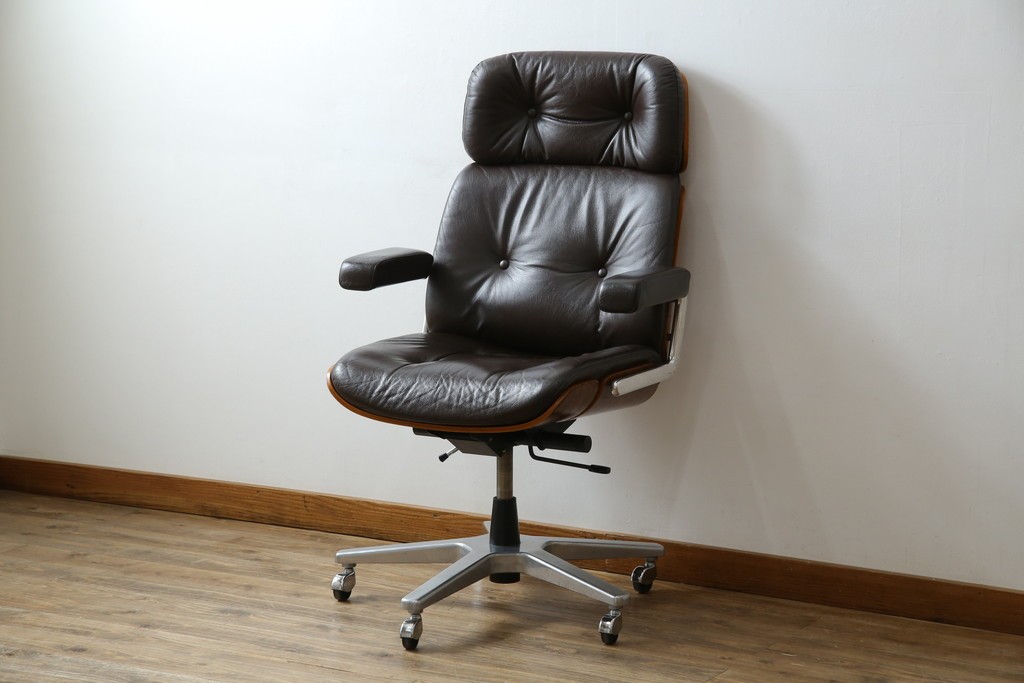 スイスビンテージ　高級オフィス家具メーカー Giroflex(ジロフレックス)　名作82Pasal(パサール)　美しいミッドセンチュリーの佇まいが際立つハイバックデスクチェア　定価約40万円　(R-083252)