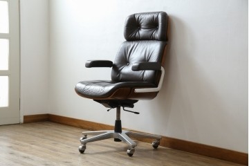 スイスビンテージ　高級オフィス家具メーカー Giroflex(ジロフレックス)　名作82Pasal(パサール)　美しいミッドセンチュリーの佇まいが際立つハイバックデスクチェア　定価約40万円　(R-083252)