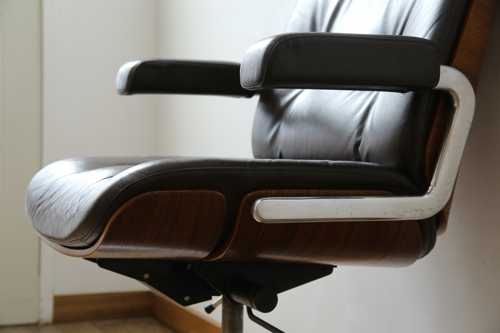 スイスビンテージ　高級オフィス家具メーカー Giroflex(ジロフレックス)　名作82Pasal(パサール)　美しいミッドセンチュリーの佇まいが際立つハイバックデスクチェア　定価約40万円　(R-083252)