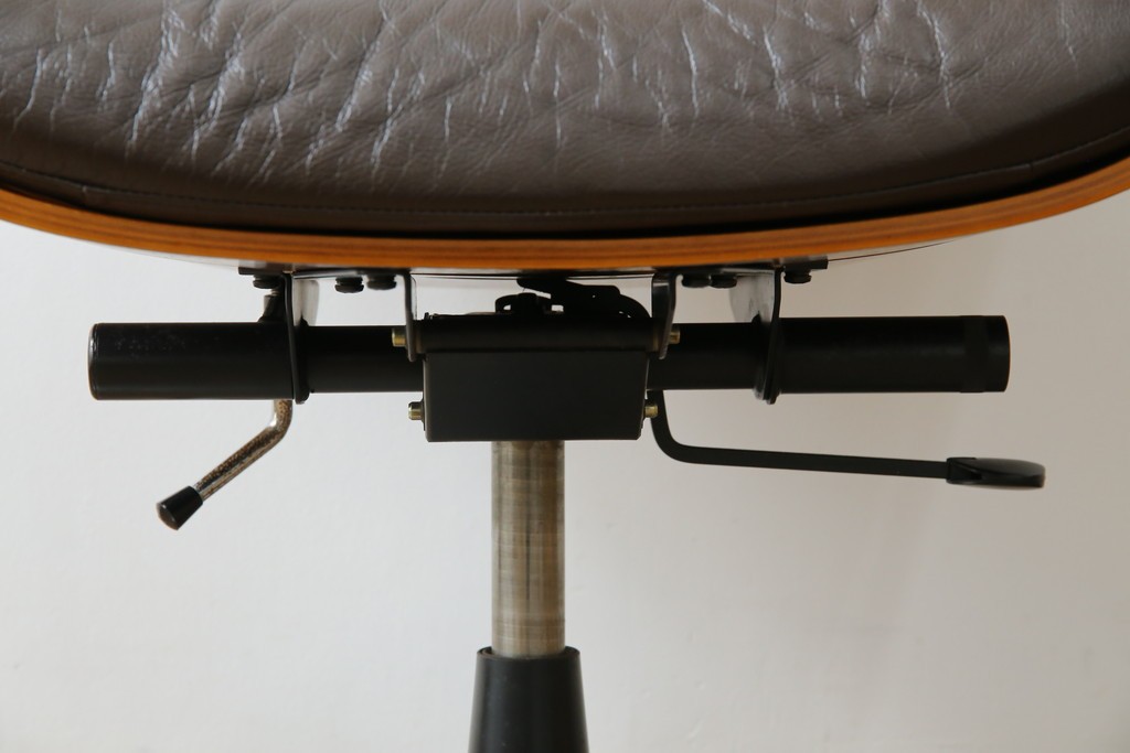 スイスビンテージ　高級オフィス家具メーカー Giroflex(ジロフレックス)　名作82Pasal(パサール)　美しいミッドセンチュリーの佇まいが際立つハイバックデスクチェア　定価約40万円　(R-083252)