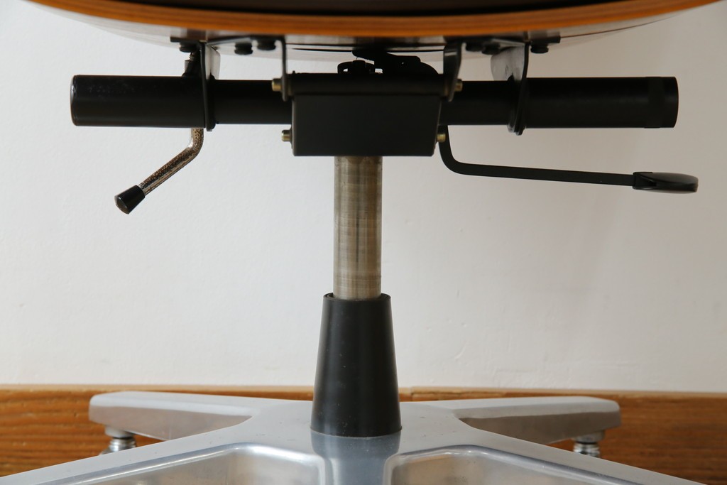 スイスビンテージ　高級オフィス家具メーカー Giroflex(ジロフレックス)　名作82Pasal(パサール)　美しいミッドセンチュリーの佇まいが際立つハイバックデスクチェア　定価約40万円　(R-083252)