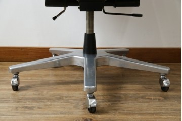 スイスビンテージ　高級オフィス家具メーカー Giroflex(ジロフレックス)　名作82Pasal(パサール)　美しいミッドセンチュリーの佇まいが際立つハイバックデスクチェア　定価約40万円　(R-083252)