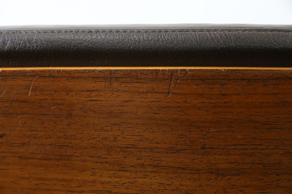 スイスビンテージ　高級オフィス家具メーカー Giroflex(ジロフレックス)　名作82Pasal(パサール)　美しいミッドセンチュリーの佇まいが際立つハイバックデスクチェア　定価約40万円　(R-083252)